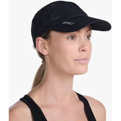 2XU Run Cap Löparkeps Black/Black, OZ
