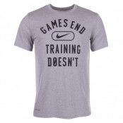 M Nk Dry Tee Leg Games End, Dk Grey Heather/Black, S,  Nike