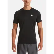 Nike Essential Short Sleeve Hy