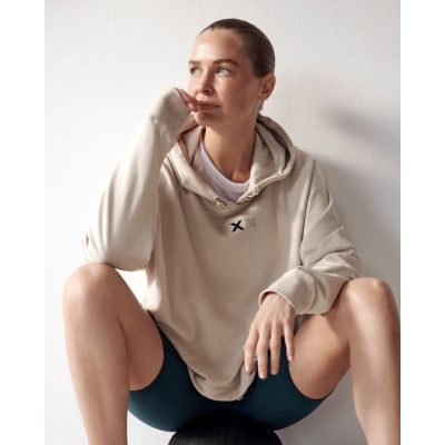 FORM POP SEAM HOODIE