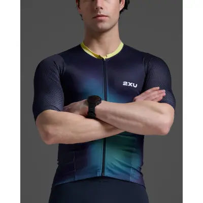 Aero Hex Tri Sleeved Top